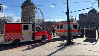 Am Rand der Fußgängerzone Planken Mannheim nach der Amokfahrt am Rosenmontag 2025