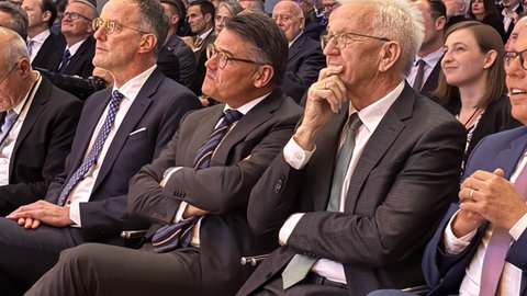Baden-Württembergs Ministerpräsident Kretschmann und sein hessischer Amtskollege Boris Rhein beim Festakt