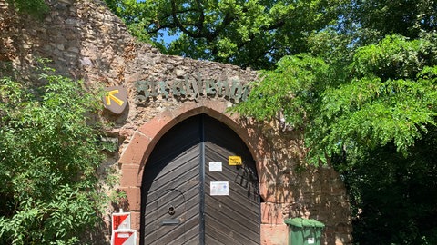 Das Tor zur Strahelnburg wird sich bald wieder öffnen - die Burg ist verkauft
