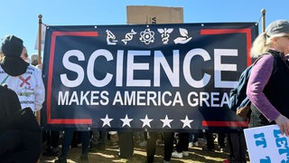 Ein Banner mit der Aufschrift "Science makes America great again" 