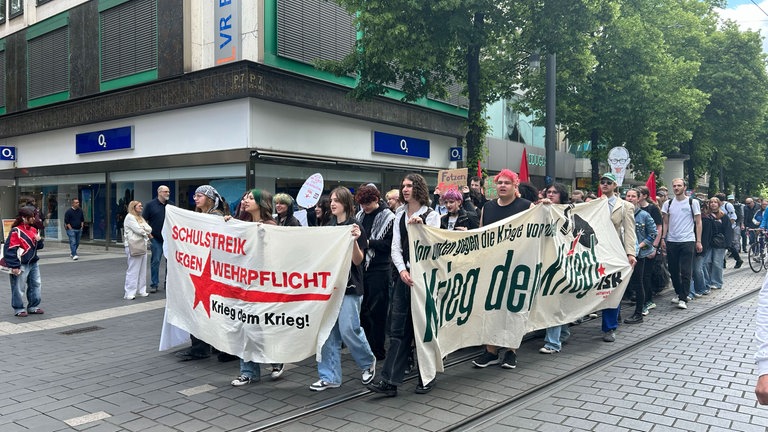 Demonstranten in den Mannheimer Planken