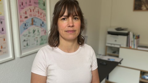 Psychotherapeutin Laura Müller in ihrer Praxis in Heidelberg