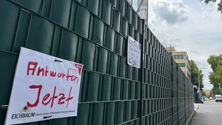 Protestplakate vor der Mannheimer Brauerei Eichbaum