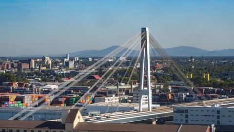 Die Kurt-Schumacher-Brücke zwischen Mannheim und Ludwigshafen