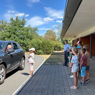 Kinder und Eltern in der Jugendverkehrsschule Mannheim