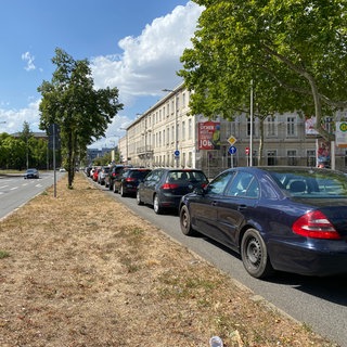 Stau auf der Bismarckstraße am Mannheimer Schloss Richtung Konrad-Adenauer-Brücke