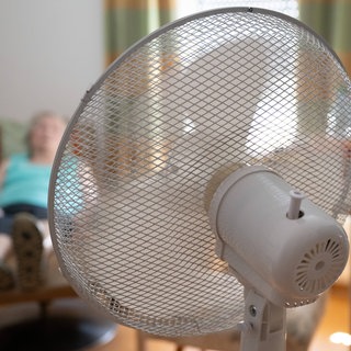 Ein Ventilator in einem Pflegeheim (Archivbild)