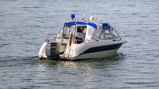 (Symbolbild) Die Wasserschutzpolizei mit einem Boot