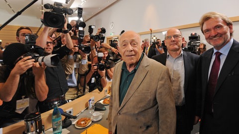 Der Stuttgart-21-Schlichter Heiner Geißler (links) mit Baden-Württembergs Verkehrsminister Winfried Hermann (Grüne) und dem damaligen Bahn-Technikvorstand Volker Kefer.