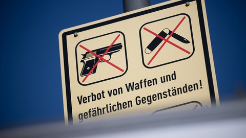 In Stuttgart wird die Waffenverbotszone in der Innenstadt verlängert. (Symbolbild)