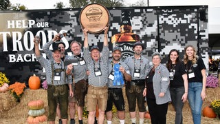 Eine Gruppe aus Baden-Württemberg macht den ersten Platz in der Kategorie "Sauce" bei der Grillweltmeisterschaft.