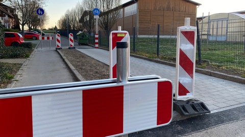 Auf Baden-Württembergs kürzestem Radweg braucht es noch vier Schilder.