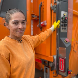 Valentina Szatmari ist eine von nur drei Frauen bei der Böblinger Müllabfuhr. Ihr Teampartner heißt Roman Villwock. 