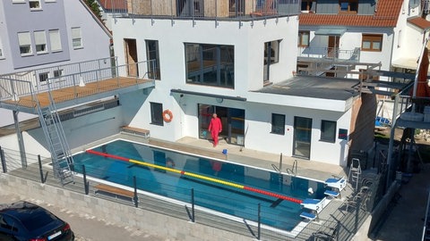 Achim Gall hat sich den Traum vom eigenen Freibad erfüllt. 