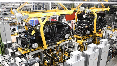 Automobilfertigung im Mercedes-Benz-Werk Rastatt (Archivbild).