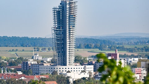 Der Schwabenlandtower ist eine Landmarke im unteren Remstal, auf die die Stadt Fellbach verzichten könnte - es sei denn, die der Wohnturm wird doch noch fertiggestellt.