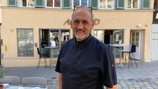 Salvatore Marrazzo vor seinem Lokal in Esslingen