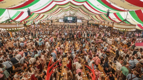 Das Cannstatter Volksfest soll auch in diesem Jahr wieder mehr als vier Millionen Menschen auf den Wasen ziehen.