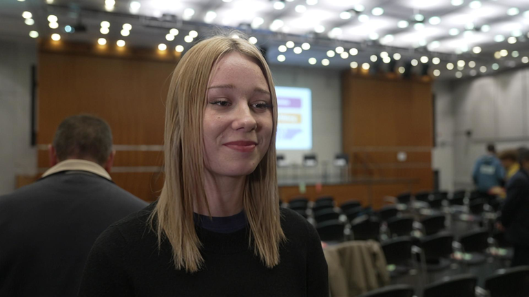 Hannah Herrmann bei der veranstaltung "Pizza und Politik" in Ludwigsburg.