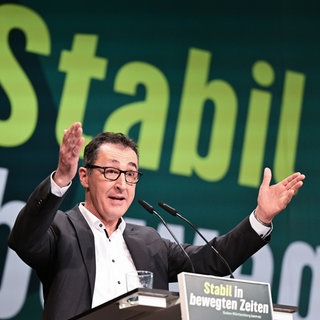 Cem Özdemir von Bündnis 90Die Grünen, Spitzenkandidat für die Landtagswahl in Baden-Württemberg 2026, spricht beim Landesparteitag seiner Partei in Ludwigsburg. 