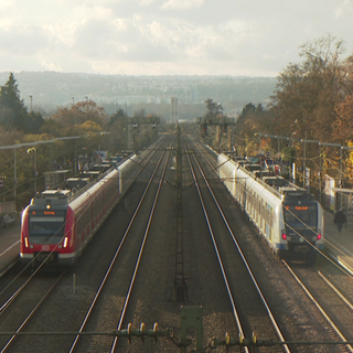 S-Bahnen an der Haltestelle Sommerrain - trotz der Verschiebung von Stuttgart 21 kommt es zu zahlreichen Baustellen und Sperrungen in den nächsten Monaten.