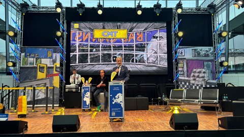 Die CMT wurde am Samstagmorgen mit einer Rede eröffnet.