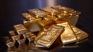 Symbolbild von Goldbarren: In Stuttgart wurde ein Mann Opfer eines Trickbetrugs mit Goldbarren