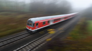 Ein Regionalexpress unterwegs in Baden-Württemberg (Archivbild)