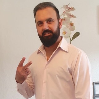 Samir Paktiawal lebt in Stuttgart. Er ist in großer Sorge um seine Familie in der iranischen Stadt Maschhad. 