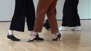 Tanzen beim queeren Sportevent "Wild Wild South" in Stuttgart