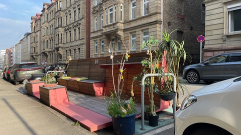 Sitzgelegenheiten auf der Straße 