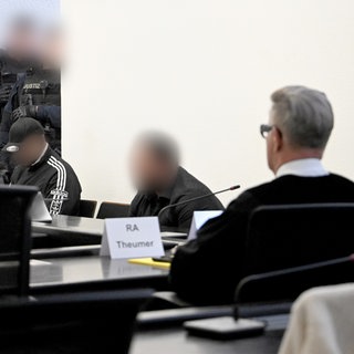 Die drei Angeklagten im sogenannen Raserprozess Ludwigsburg vor der Verkündung des Urteils
