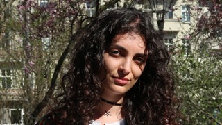 Avra Emin - die junge Frau kämpft für Verbesserungen bei der Ausländerbehörde Stuttgart. 