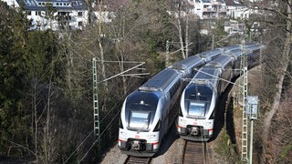 Zwei IC-Züge auf der Panoramabahn in Stuttgart. Diese ist vier Wochen lang gesperrt.