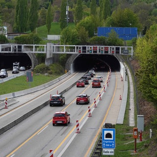 Mittlerweile ist im Engelbergtunnel ein zweiter Fahrstreifen geöffnet.