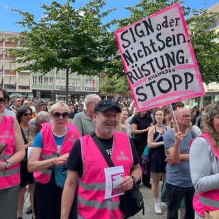 Protest auf Stuttgarter Marktplatz gegen Kulturkürzungen