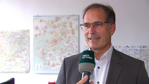 Ordnungsbürgermeister Clemens Maier zum Rauchverbot an Bushaltestellen: Die Stadt Stuttgart verhängte bisher keine Bußgelder.