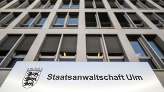 Die Staatsanwaltschaft Ulm hat Anklage gegen einen heute 70-jährigen Mann aus Schwendi (Kreis Biberach) erhoben, der in Deggingen (Kreis Göppingen) eine Frau vergewaltigt und getötet haben soll. 