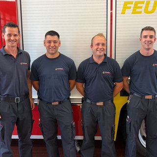 Robin Ehmann, Aaron Zahn, Mike Stängle und Julian Günther (v.l.) von der Feuerwehr Ludwigsburg waren als Geburtshelfer im Einsatz - und zwar direkt vor der eigenen Wache.