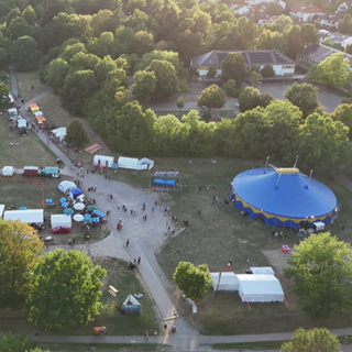Das Festivalgelände von "Umsonst & Draußen" von oben. Seit einigen Jahren findet das Fest in Stuttgart-Vaihingen auf dem Festplatz an der Krehlstraße statt.