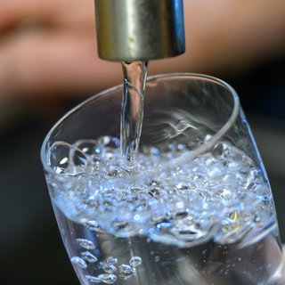In Großerlach (Rems-Murr-Kreis) ist aktuell zu viel Uran im Trinkwasser. Daher soll es weder getrunken noch zum Kochen verwendet werden.