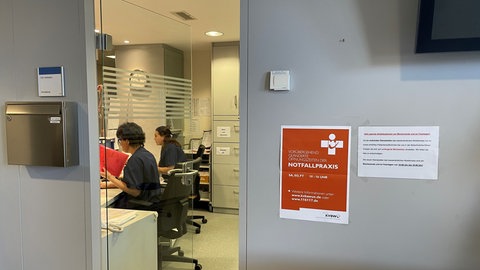Eine Anmeldung in der Albklinik Münsingen. Dort ist die Notfallpraxis untergebracht.