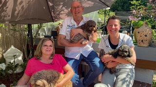 Hundebesitzer Bettina Schroth, Reinald Riede und Tanja Lutz