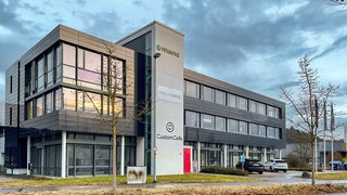 Das Gebäudes des Batteriezellenherstellers CustomCells von außen