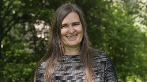 Porträt von Rita Haverkamp: Die Kriminologin forscht zu Kriminalprävention und Risikomanagement.