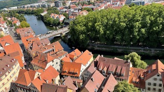 Die Neckarinsel und ein Teil der Tübinger Altstadt von oben: In der Stadt gibt es Diskussion um die geplante Veranstaltung von Boris Palmer und AfD-Landeschef Markus Frohnmaier.