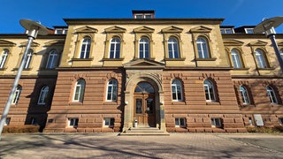 Das Landgericht Hechingen von außen. Zwei Brüder müssen sich aktuell wegen des Verdachts des versuchten Mordes verantworten.