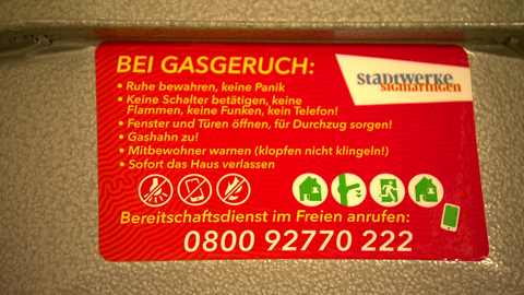 Die Stadtwerke Sigmaringen demonstrieren dem SWR, wie ein potenzieller Einsatz bei Gasgeruch abläuft. 