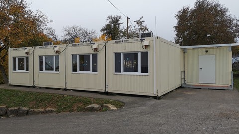 Starzach-Bierlingen im Kreis Tübingen hat an der Grund- und Hauptschule eine Container-Mensa.