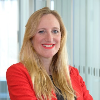 Laura Zacharias ist Reporterin für Hörfunk und Online beim SWR im Studio Tübingen.